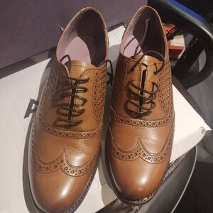 Women's Tan Brogue Oxford Lace-Up Shoes